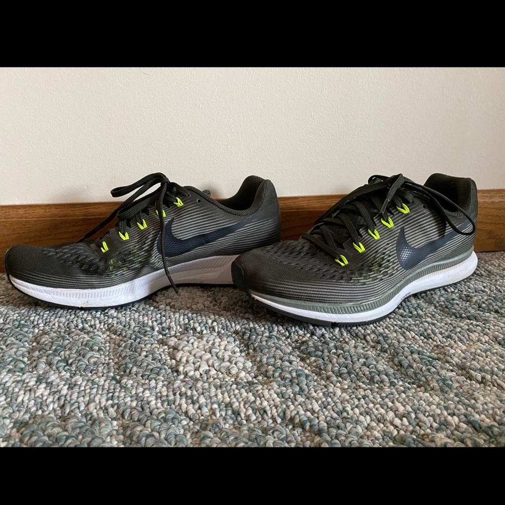 Nike Pegasus 34 Women’s Sneakers